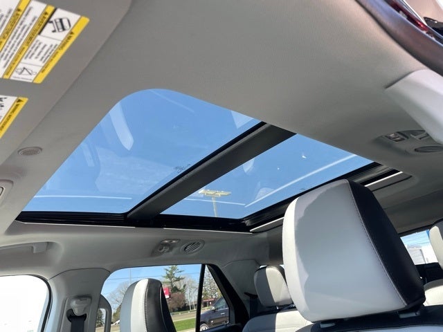 2021 Ford Explorer XLT w/Twin Panel Moonroof + Adaptive Cruise Control
